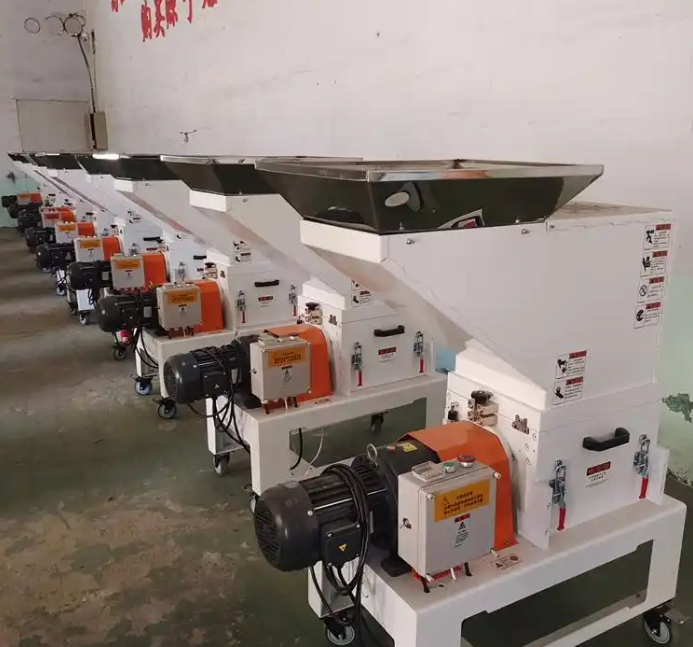 注塑生产好帮手！中邦凌中速破碎机助力企业降本增效